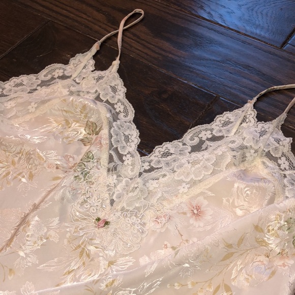 California Dynasty pink floral silky nightgown slip size large with lace detail - Picture 3 of 8